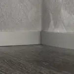 Алюміневий дизайнерський плінтус 1/40